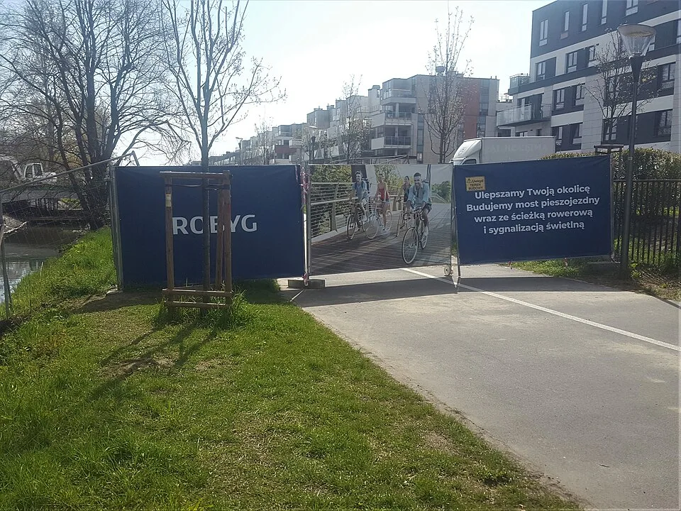 Brückenbauwerk – Symbolfoto zu „Planung und Bau einer Logistikhalle“.