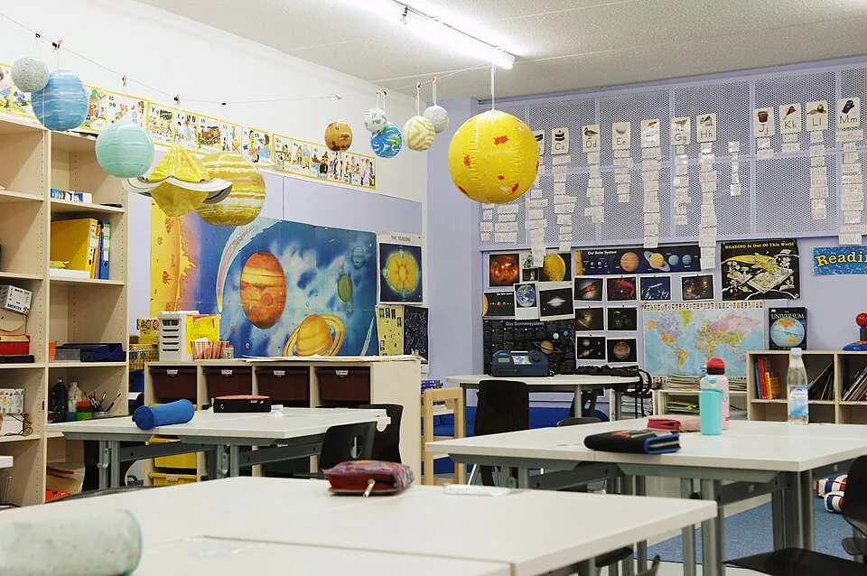 Unterrichtsraum – Symbolfoto zu „Interne Revision an einer Universität“.