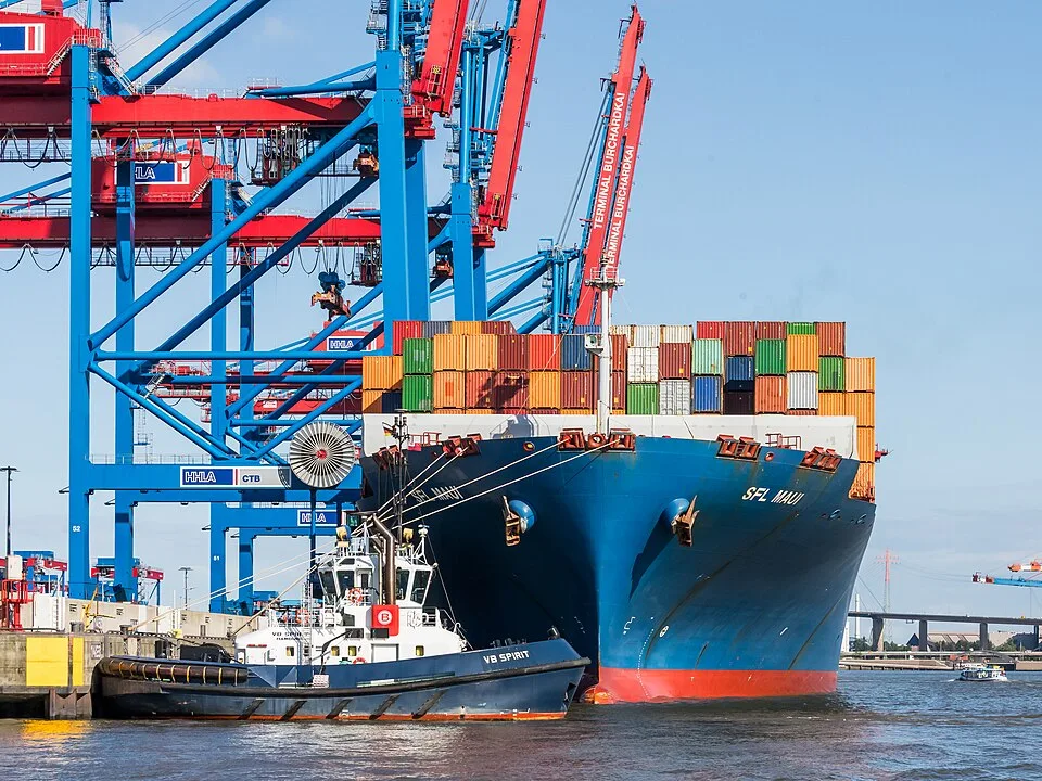 Containerterminal – Symbolfoto zu „Großes Unterwasser-Engineering- und Installationspaket“.