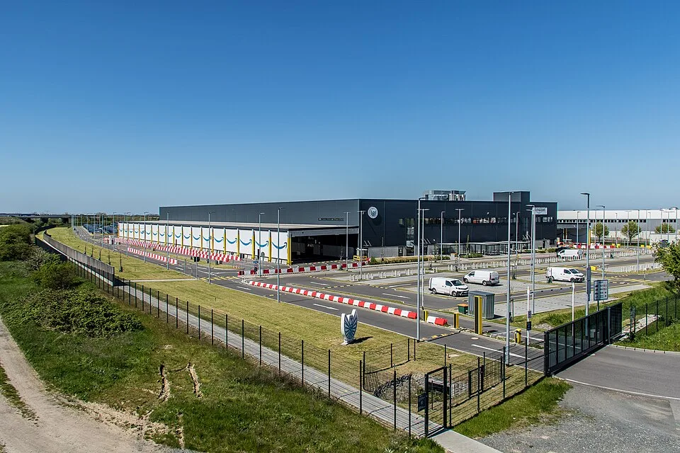 Transport- und Logistikinfrastruktur – Symbolfoto zu „Landesweiter Transport von Baustoffen“.