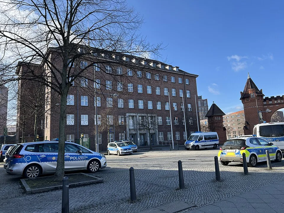 Sicherheits- und Zugangstechnik – Symbolfoto zu „Polizei, Bewachung und Sicherheitsdienste: Angebote mit Substanz“.