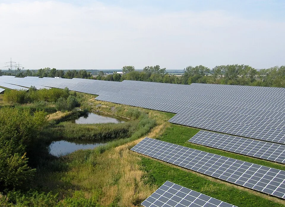 Anlage für erneuerbare Energie – Symbolfoto zu „Windstromversorgung für Rechenzentren“.