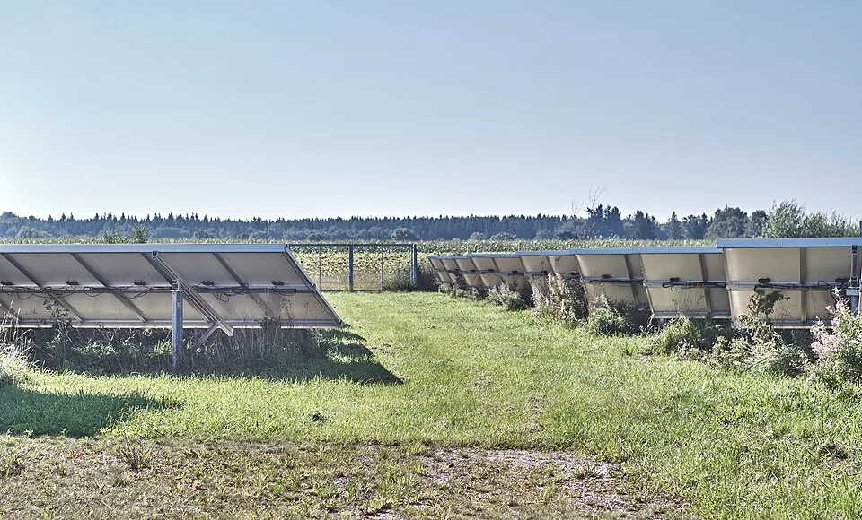 Anlage für erneuerbare Energie – Symbolfoto zu „Langfristiger Stromabnahmevertrag für Solarenergie“.