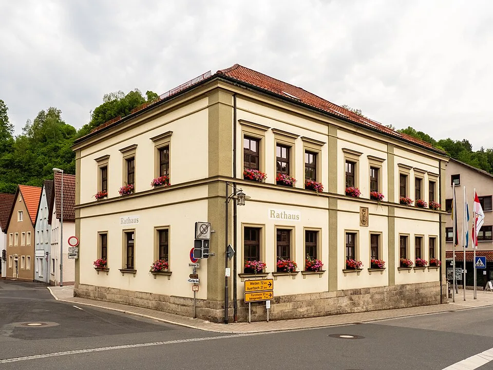 Öffentliche Verwaltungsinfrastruktur – Symbolfoto zu „Überprüfung kommunaler Steuerregelungen“.